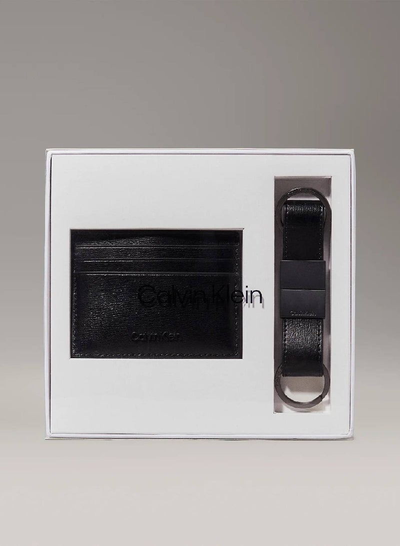 كالفن كلاين طقم هدايا مكون من حامل بطاقات من الجلد وحامل مفتاح فوب - Image 4