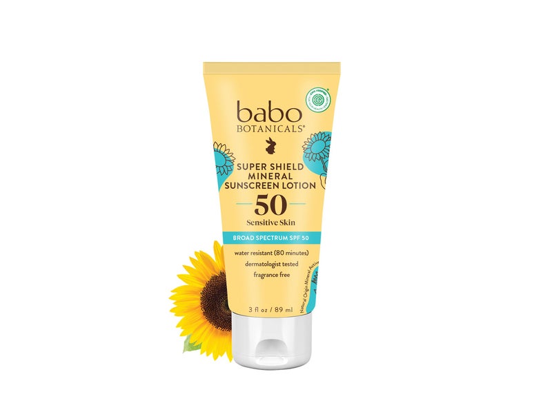 لوشن واقي شمس معدني شفاف SPF 50 من بابو بوتانيكالز - أكسيد الزنك الطبيعي للبشرة الحساسة للغاية، خفيف الوزن، مقاوم للماء، خالي من العطور، معتمد من EWG للتطبيق الشفاف