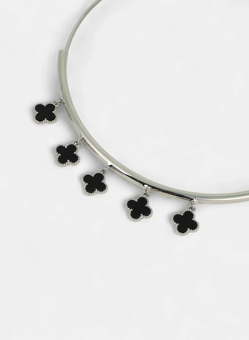 Sohi  Women The Clover-Charm Collar Necklace | Chrome  Colour | One-Size | Metallic Alloy Material | Lobster Clasp Closure | Necklace For Casual & Evening Wear for Women | Best Price UAE
