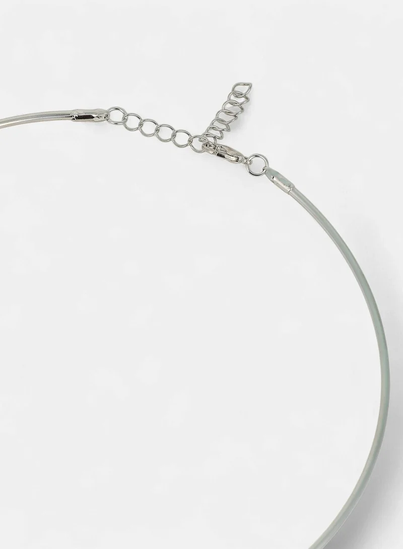 Sohi  Women The Clover-Charm Collar Necklace | Chrome  Colour | One-Size | Metallic Alloy Material | Lobster Clasp Closure | Necklace For Casual & Evening Wear for Women | Best Price UAE