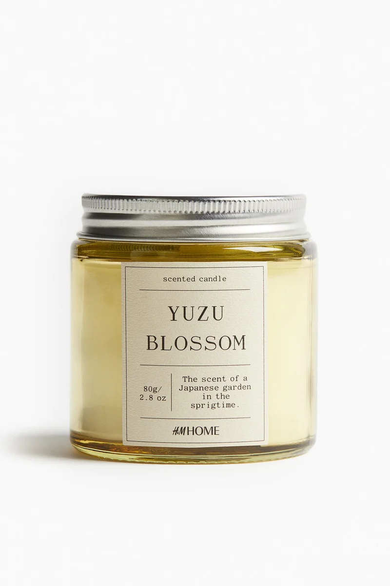 اتش اند ام شمعة صغيرة معطرة في حامل زجاجي