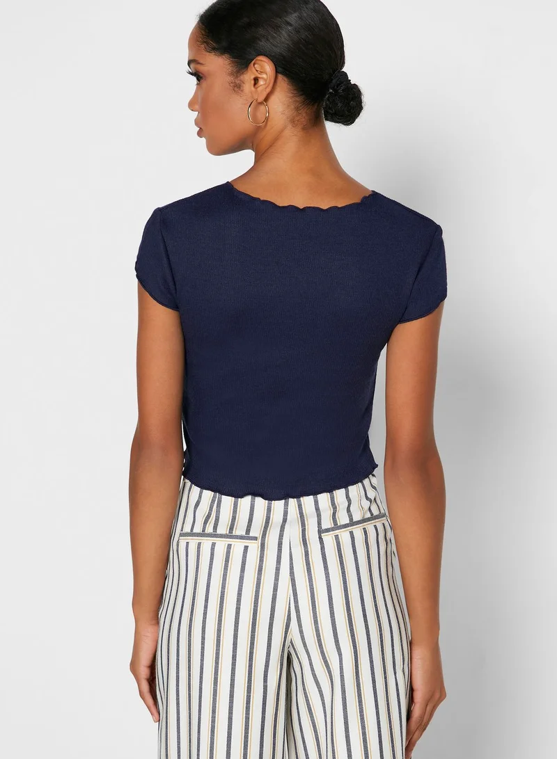ONLY Lettuce Edge Crop Top