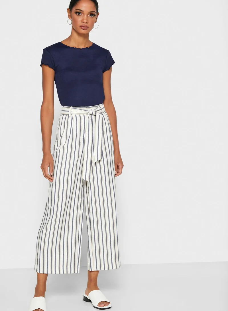 ONLY Lettuce Edge Crop Top