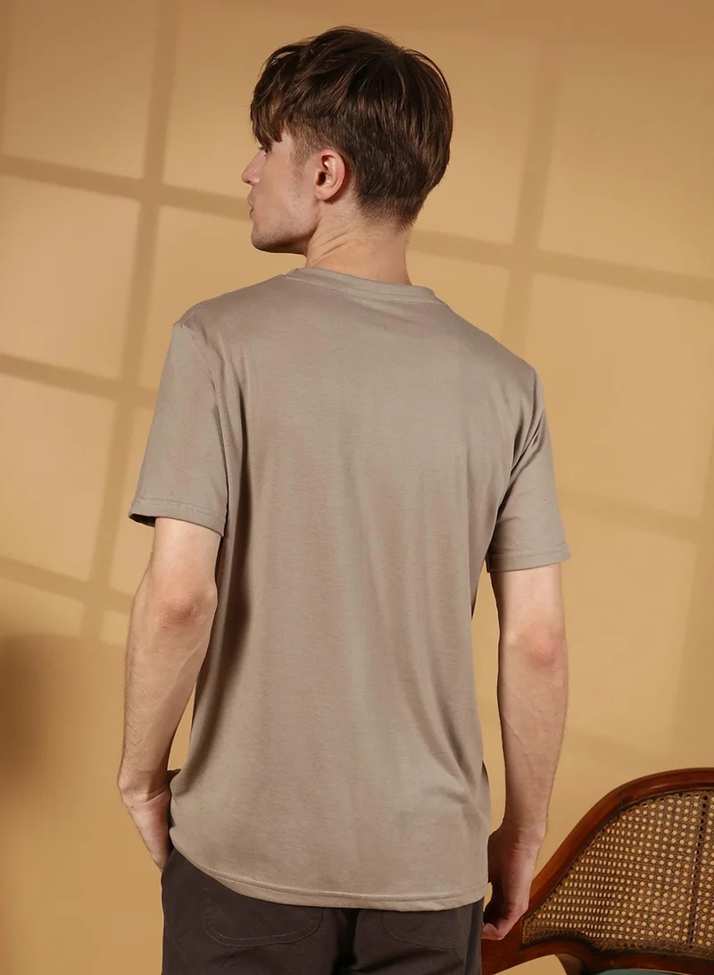 CAHOOT  Men's Cloud Grey Solid Regular T-Shirt for Men | Best Price UAE