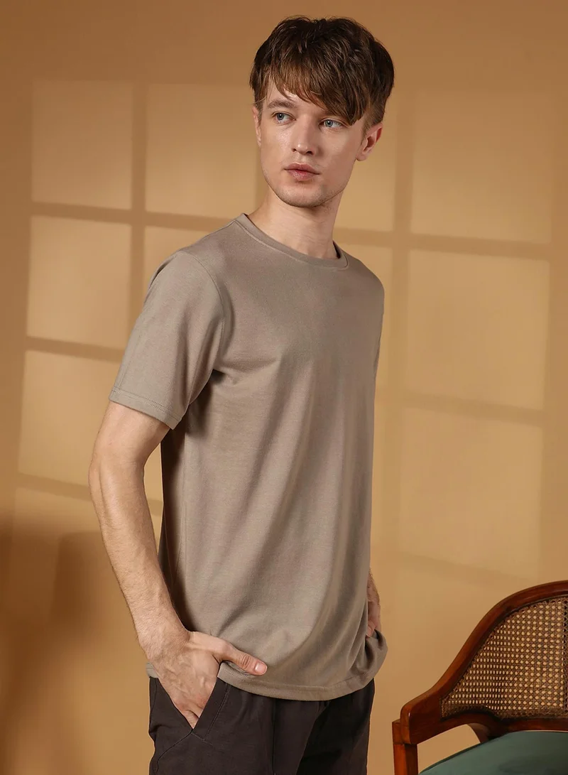 CAHOOT  Men's Cloud Grey Solid Regular T-Shirt for Men | Best Price UAE