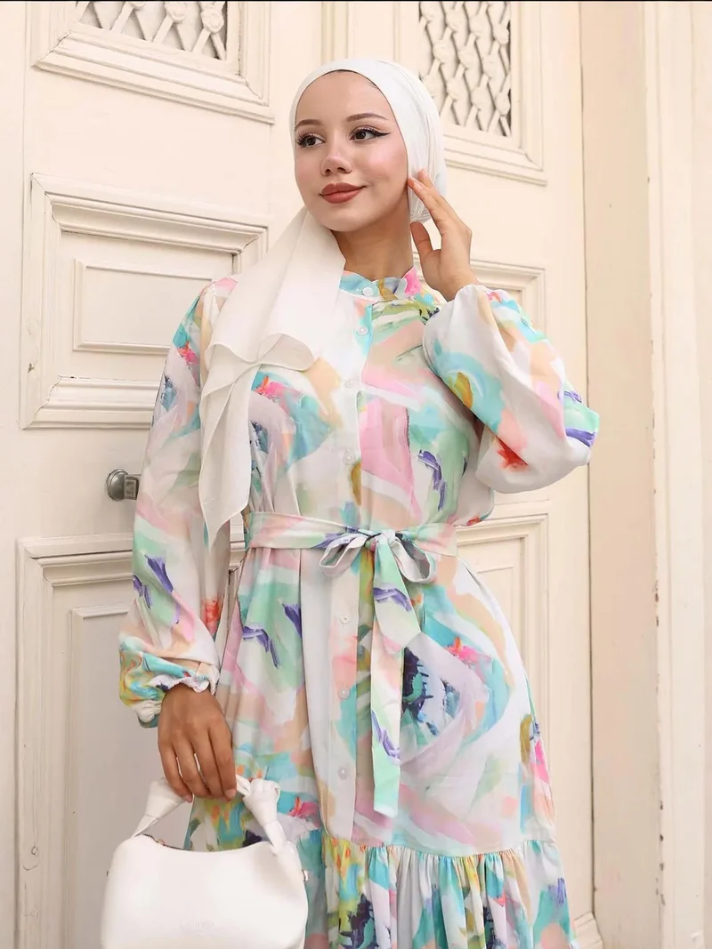 بيغ دارت فستان ماكسي بياقة مستديرة وأزرار ورباط خصر