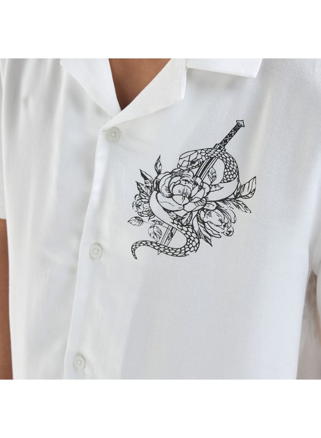 سبلاش فيڤ قميص بقصة عادية وأكمام قصيرة وياقة كامب وطبعات - Image 4