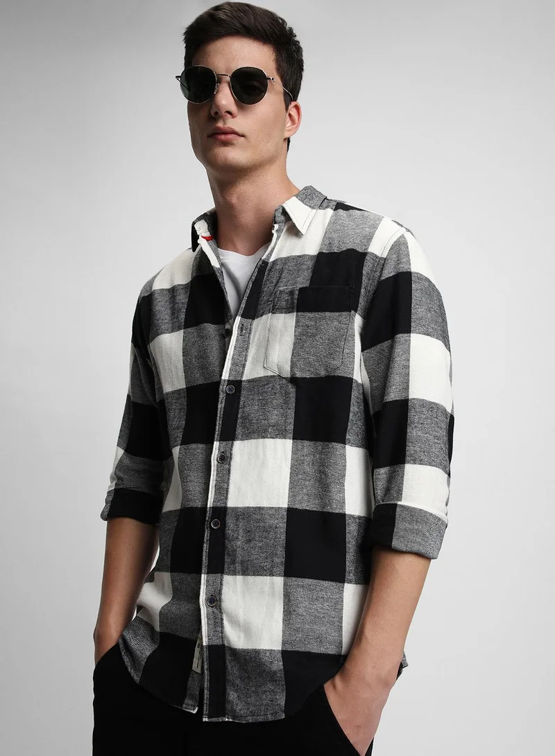 Dennis Lingo Slim Fit White 100% Cotton Checked Shirt for Men - Spread Collar, Full Sleeves, Casual