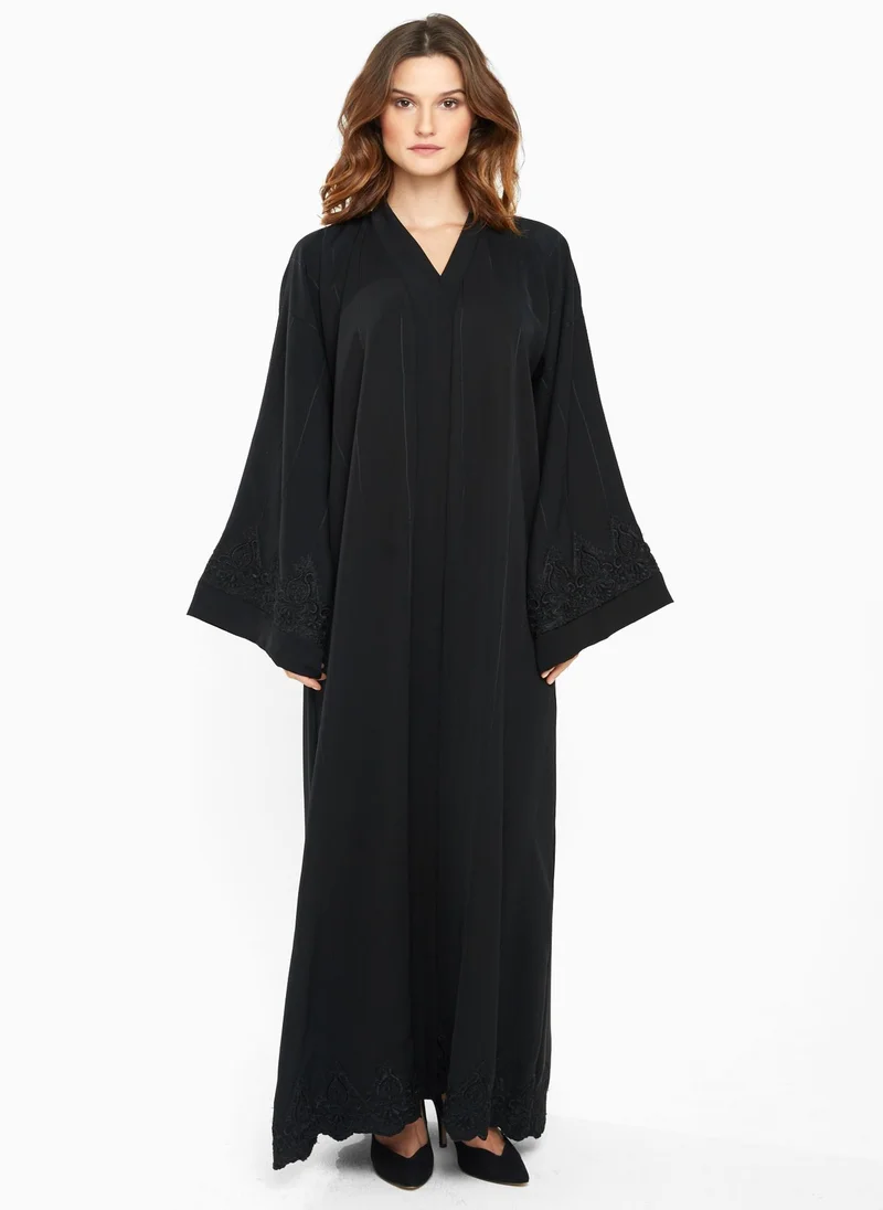 النخبة Black embroidery abaya
