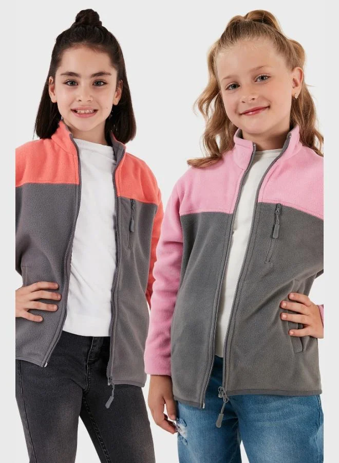 ليلا كارديجان قطبي للأطفال من ليلا بسحاب وياقة واقفة وجيوب بلونين عبوة من قطعتين