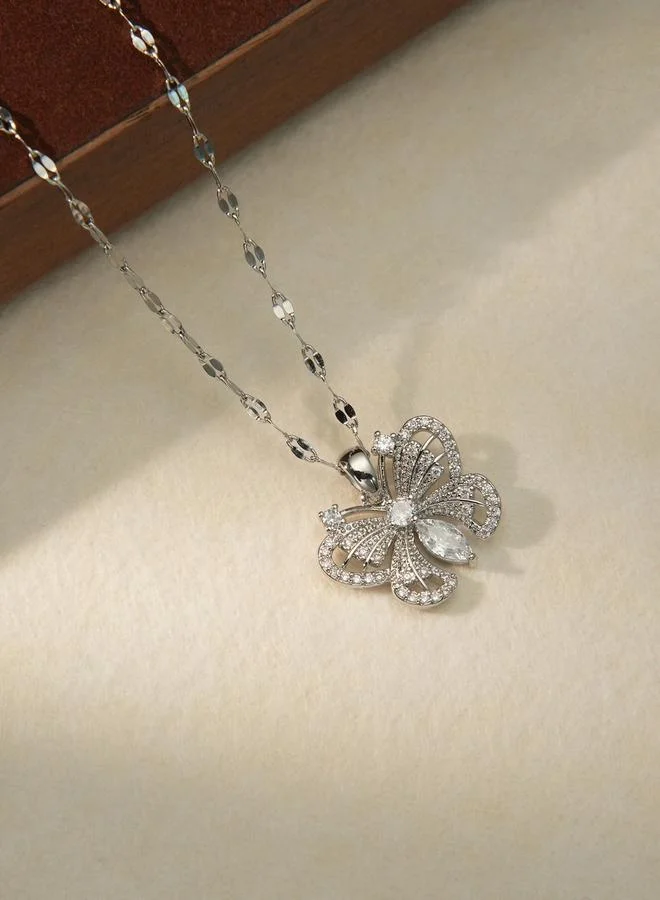 تايك تو قلادة بدلاية فراشة مزينة