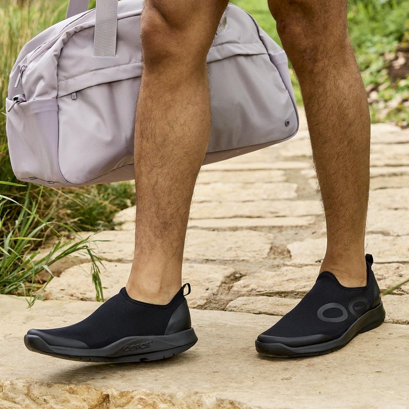 OOFOS Men's OOmg Sport Low Shoe - Black (Final Sale) - Image 2