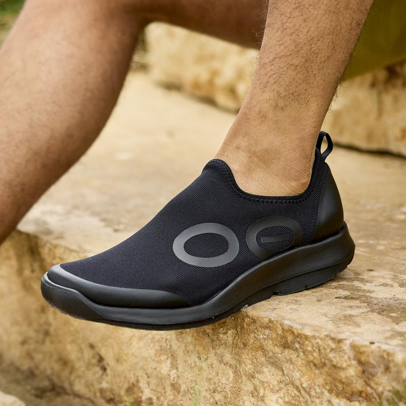 OOFOS Men's OOmg Sport Low Shoe - Black (Final Sale) - Image 3