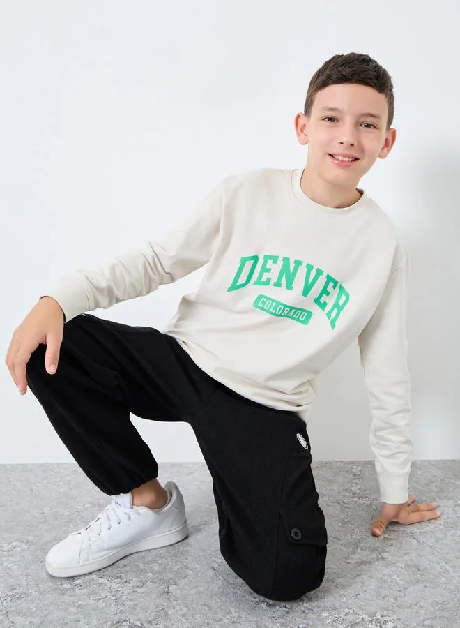 ستايلي سويت شيرت بقصة مريحة وطبعة جرافيك