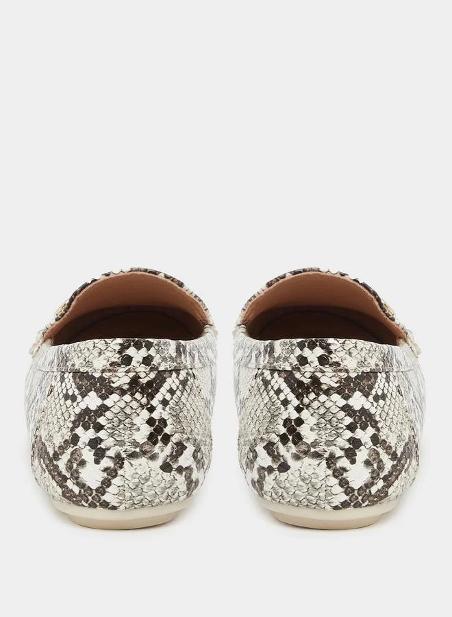 Styli Styli Casual Snake Print Buckle Detail Shoes