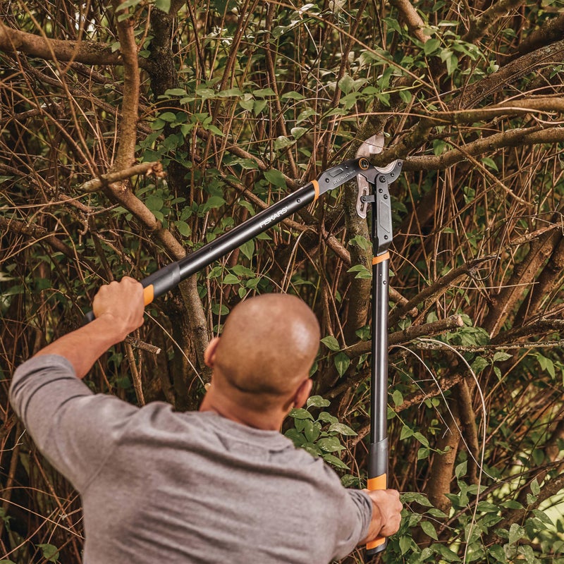 Fiskars Ratchet Drive Anvil Lopper 32 Inch Heavy Duty Tree Trimmer, 2 inch Cut Capacity, Riveted Handles for Easy Squeeze Cutting Power - Image 2