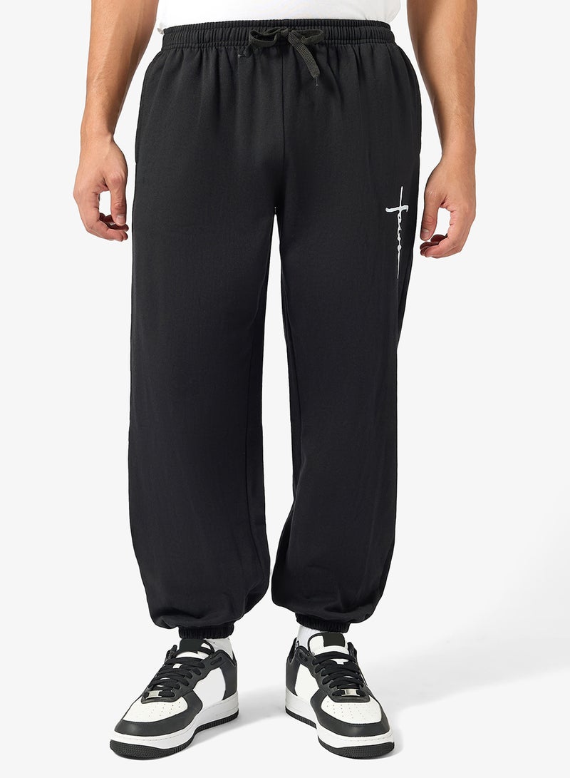 سفنتي فايف بنطلون رياضي فضفاض بتصميم جرافيك - Image 1