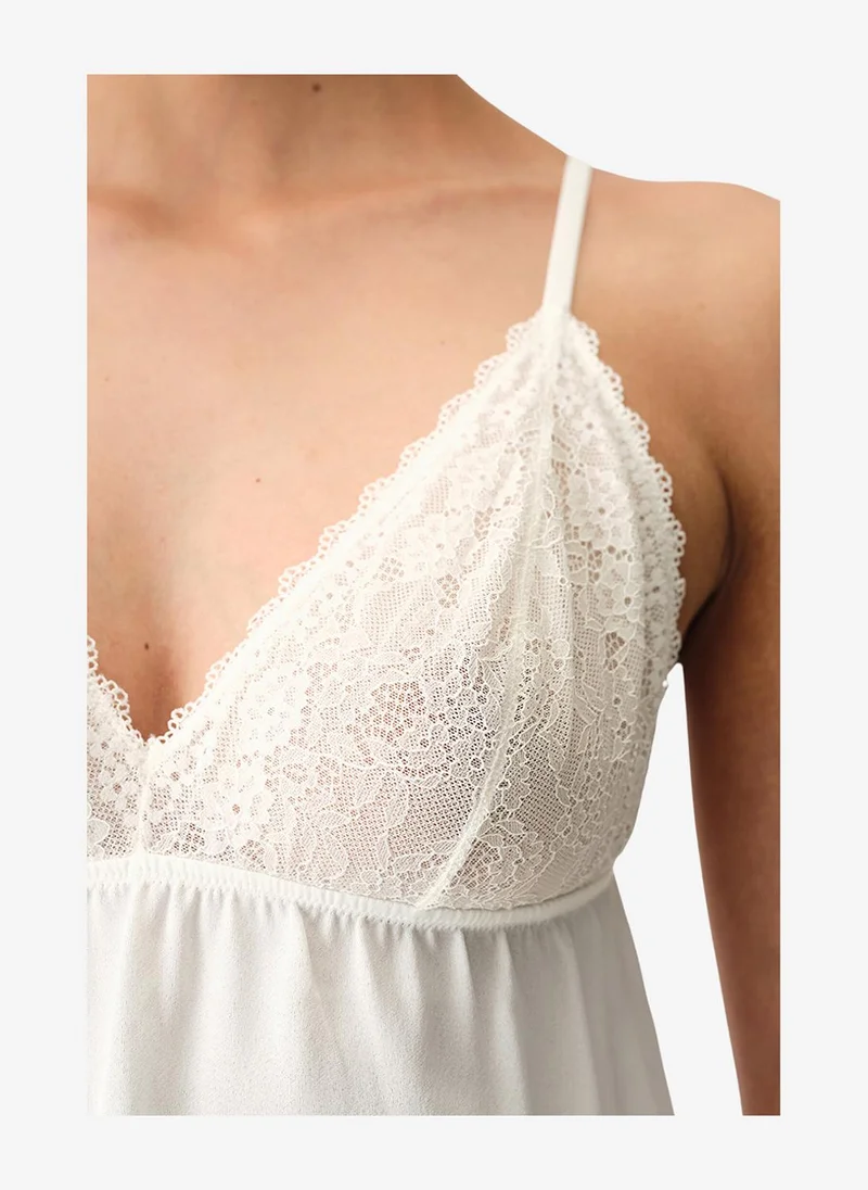 بنتي Women Bridal Charming Sleeveless Shorts White Set