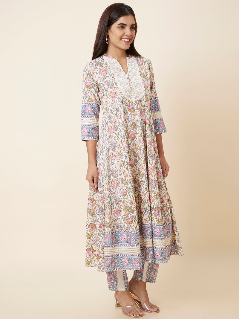 globus Globus Women Floral Printed Lace Yoke Anarkali Kurta & Pants Set  - Image 4