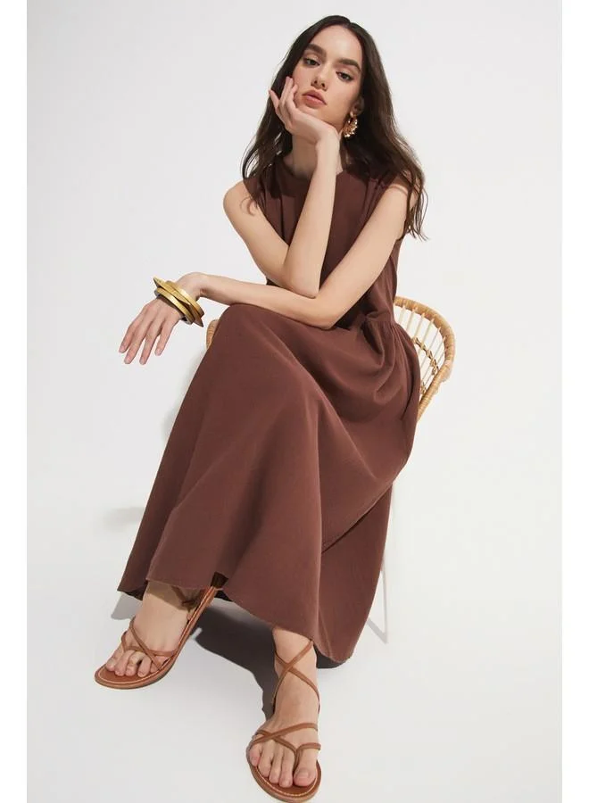 جون June Sleeveless Crew Neck Cotton Dress Brown