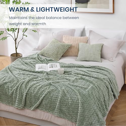 Monbix Light Sage Green Fleece Throw Blanket for Couch- Room Decor Soft Cozy Blankets for Women, Lightweight Fleece Flannel Bed Blanket Suitable for All Seasons(50"×60",Light Sage Green) - Image 4