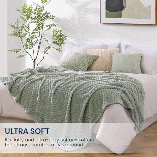 Monbix Light Sage Green Fleece Throw Blanket for Couch- Room Decor Soft Cozy Blankets for Women, Lightweight Fleece Flannel Bed Blanket Suitable for All Seasons(50"×60",Light Sage Green) - Image 3
