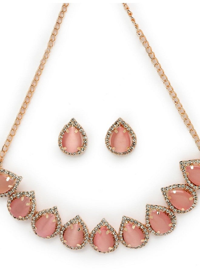 سوكهي طقم قلادة على شكل عظمة الترقوة مطلي بالذهب مع أحجار وردية من سوكي مع أقراط متدلية | مجموعة مجوهرات للنساء (NS105705) - Image 5