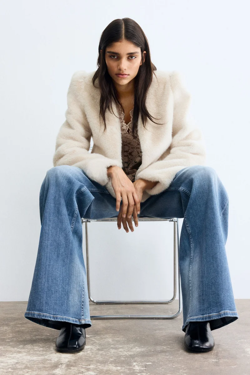 اتش اند ام جينز بخصر عالي وقصّة واسعة