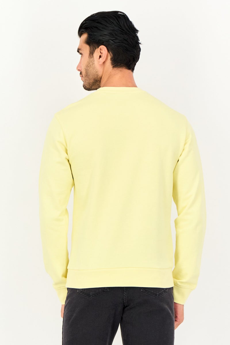 Celio Men Crew Neck Long Sleeve Plain Sweatshirt, Yellow - Image 2