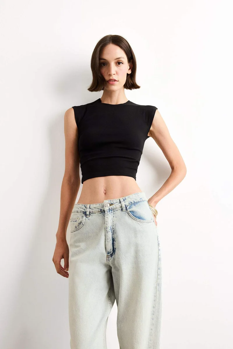 ديفاكتو Slim Fit Crew Neck Short Sleeve T-Shirt