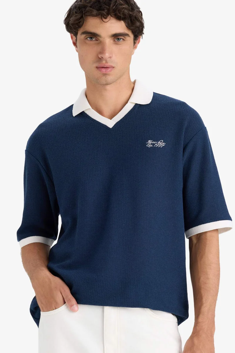 ديفاكتو Boxy Fit Contrast Color Textured Polo T-Shirt