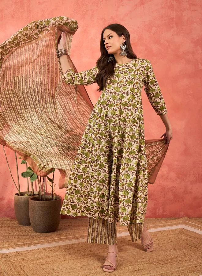 SASSAFRAS SASSAFRAS Off White Floral Anarkali Kurta with Pencil Pants and Dupatta Set