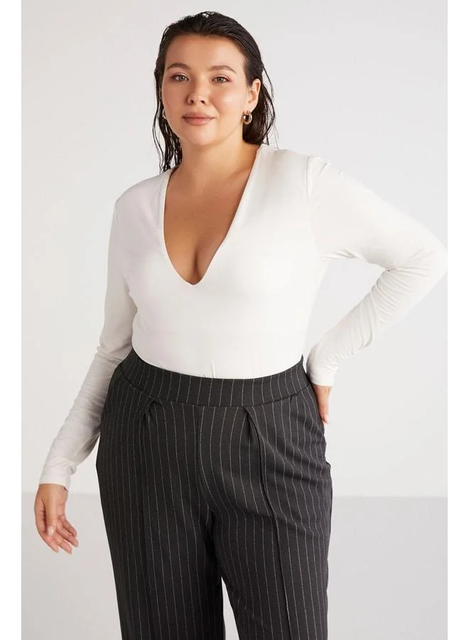 Ethiquet Marjabb Women's Slim Fit Narrow-Cut Full-Body Covering Button-Down V-Neck Ecru Plus-Size Blouse.