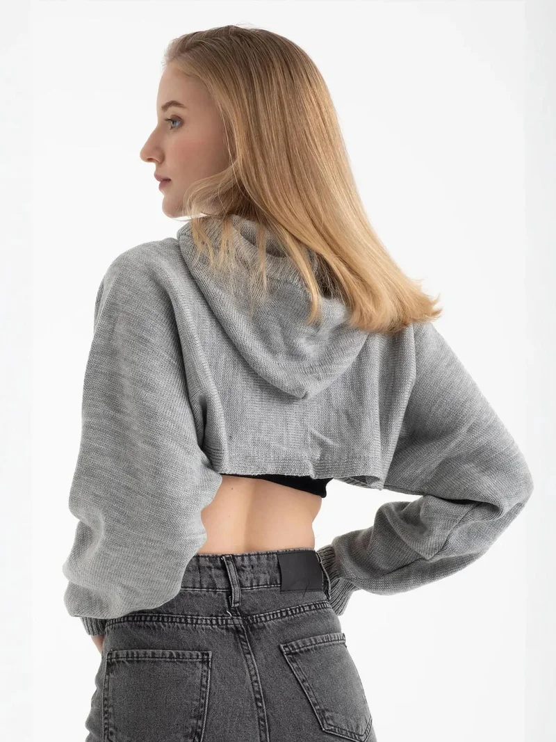 زوبعة كنزة قصيرة بغطاء رأس