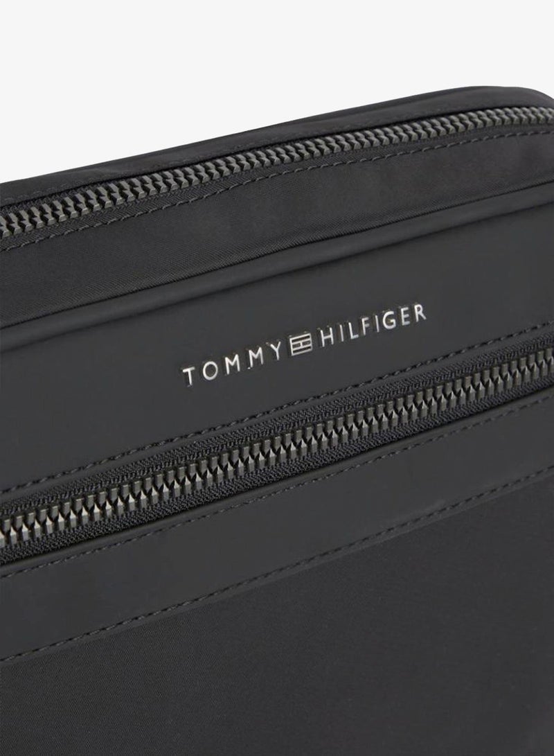 TOMMY HILFIGER Metal Logo Crossbody Reporter Bag - Image 4