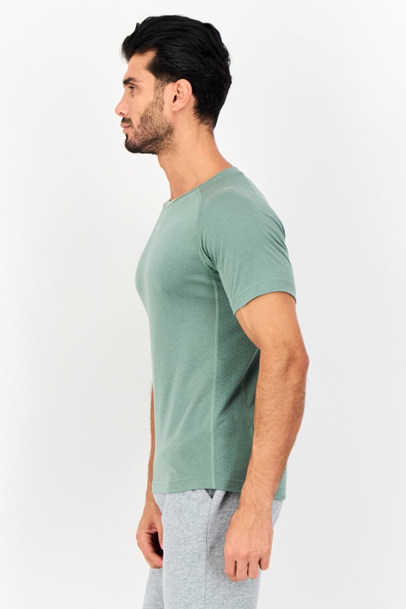 PUMA تي شيرت رياضي للرجال بأكمام قصيرة مناسب للجري، أخضر مريمي - Image 2