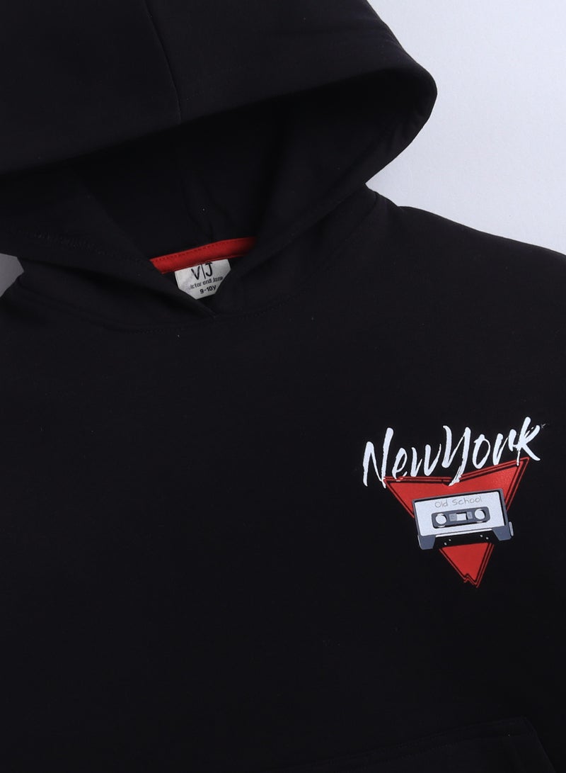 فكتور اند جين سويت شيرت بغطاء رأس مطبوع عليه نيويورك كاسيت للأولاد باللون الأسود - Image 4