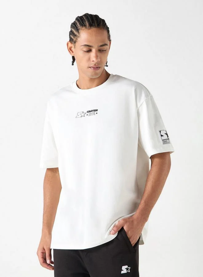 ستارتر تيشيرت بياقة ضيقة وأكمام قصيرة وطبعات تايبوجرافيك