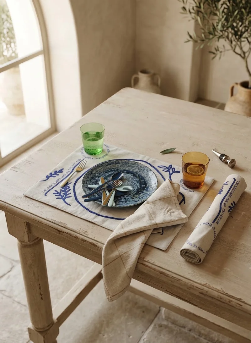 سوق الزعفران مفرش قطني وكتاني مطرز