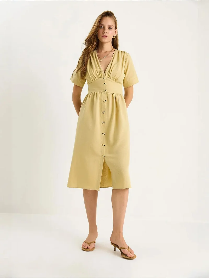 بيانكو لوتشي فستان قميص ميدي بياقة على شكل حرف  وأزرار