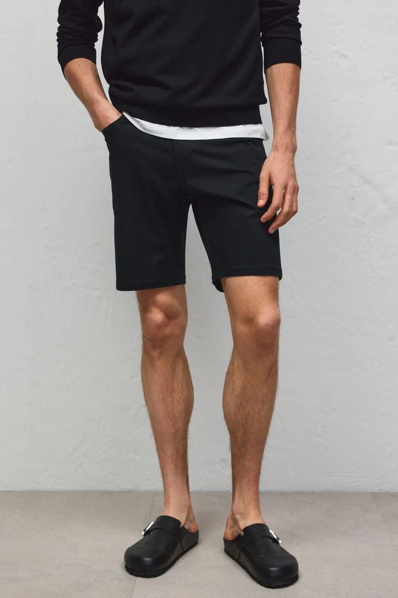 اتش اند ام شورت تويل بخمس جيوب بقصّة عادية