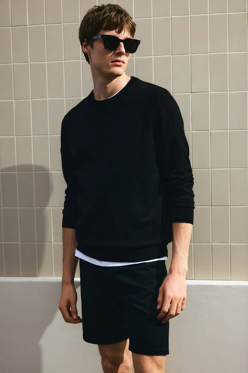 اتش اند ام شورت تويل بخمس جيوب بقصّة عادية