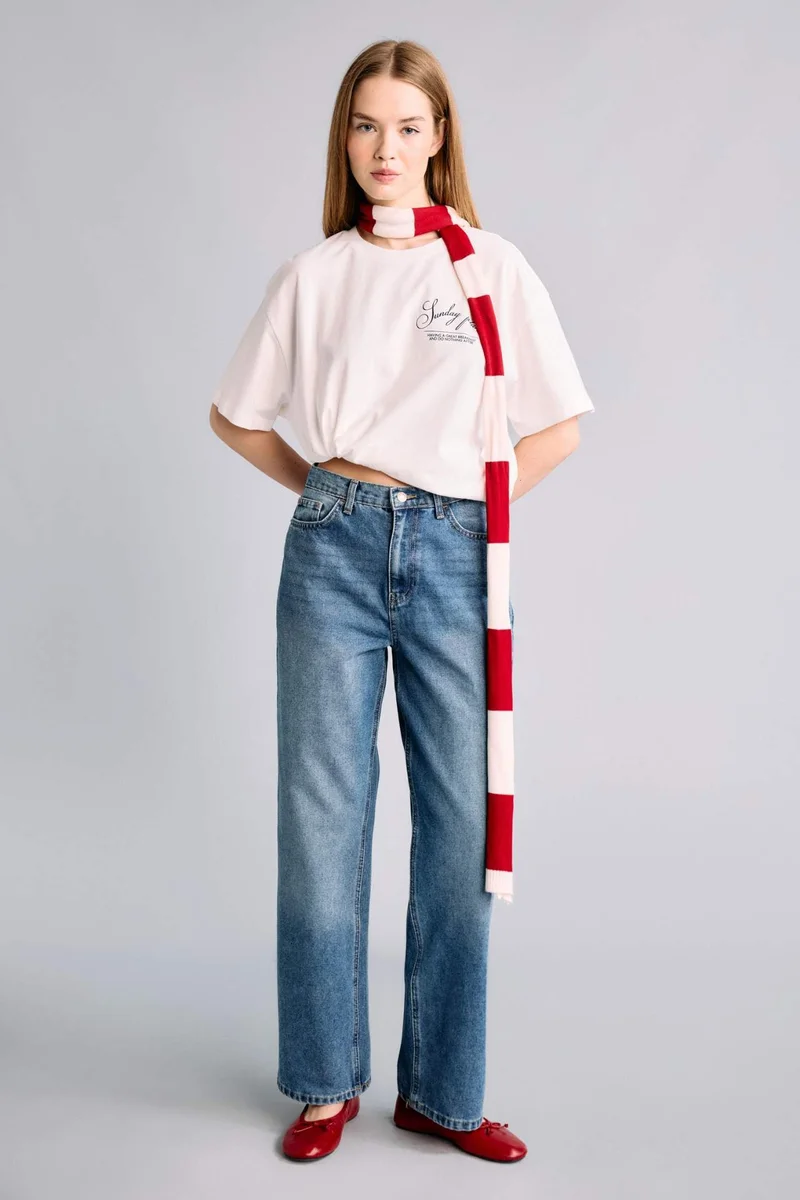 ديفاكتو Oversize Fit Crew Neck Short Sleeve T-Shirt