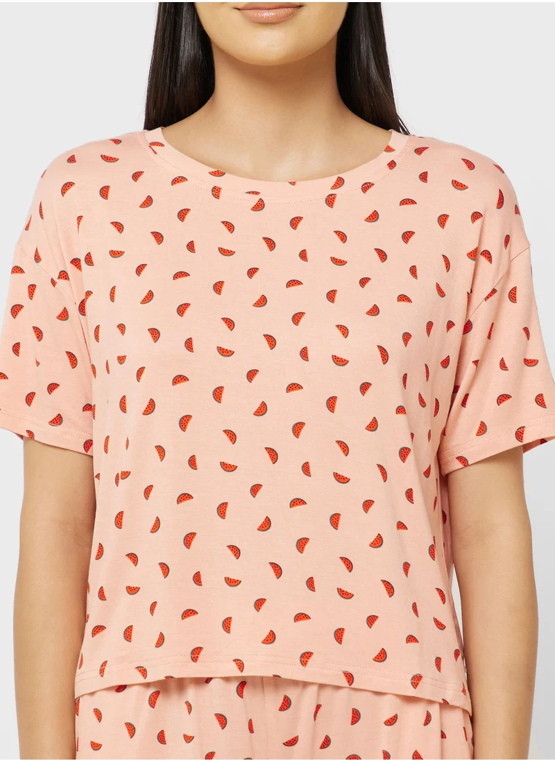 Isla & Evie Crew Neck Graphic Detail T-Shirt