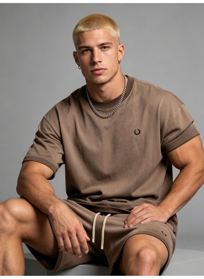 FRED PERRY three-dimensional LOGO for men and women is vintage washed to make an old casual suit, with loose short-sleeved T-shirts and casual shorts. - Image 5