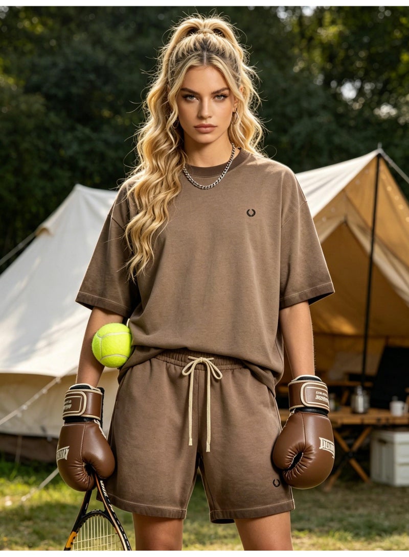 FRED PERRY three-dimensional LOGO for men and women is vintage washed to make an old casual suit, with loose short-sleeved T-shirts and casual shorts. - Image 2