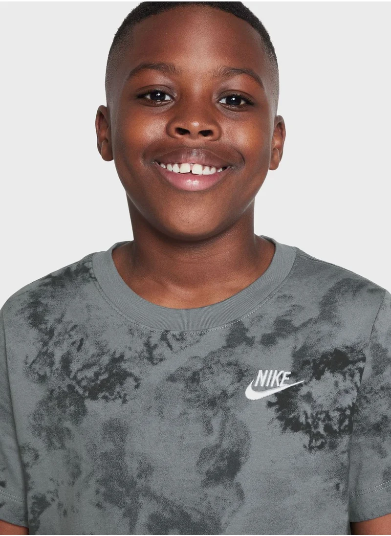 Nike Youth Nsw Club Seasonal Aop T-Shirt