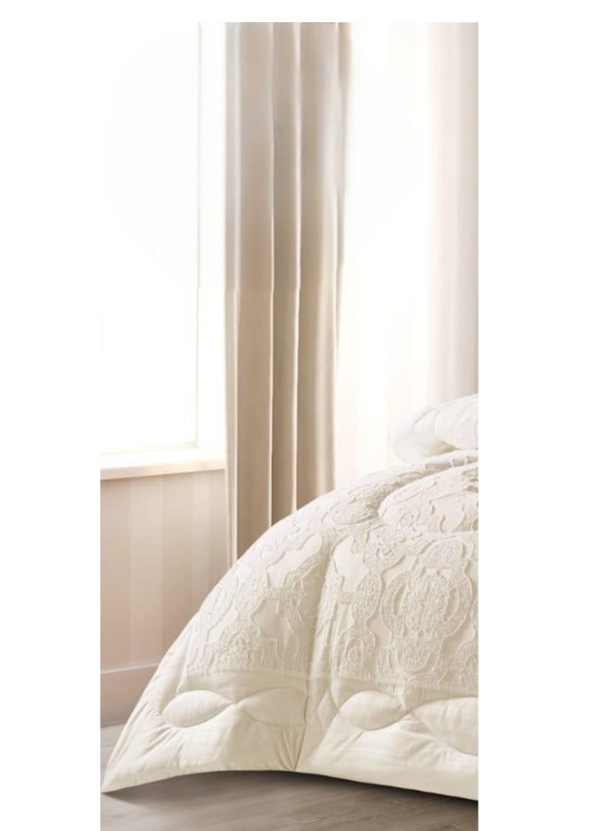 اكد مفرش نفرين بنمط النقش الفخم من خامات  الميكروفايبر 6 قطع مقاس  1 -لحاف260*240سم، 1 -شرشف مغاط 200*200*30سم، 2- كيس مخدة بديكور 75*50*5سم، 2- كيس مخدة 75*50سم. - Image 2