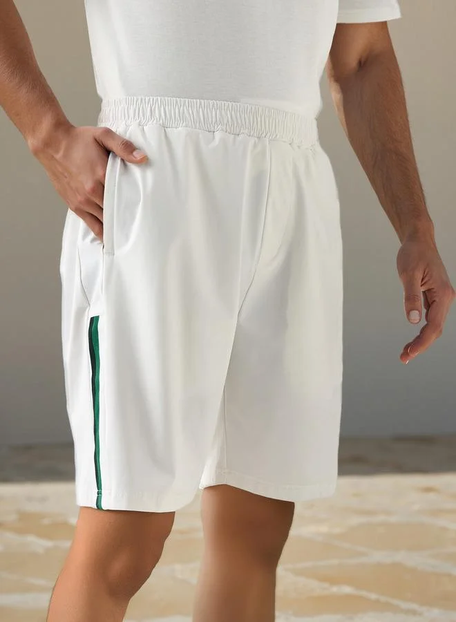 كابا شورت كابا بتفاصيل شعار وخصر مطاطي وجيوب