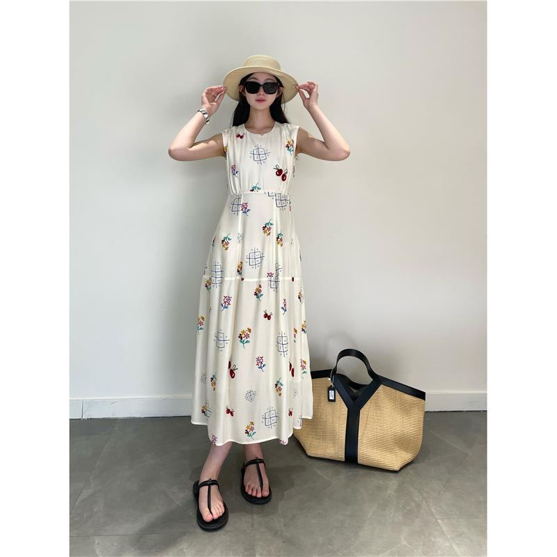 Elegant Cherry Print Sleeveless A-Line Dress - Image 3